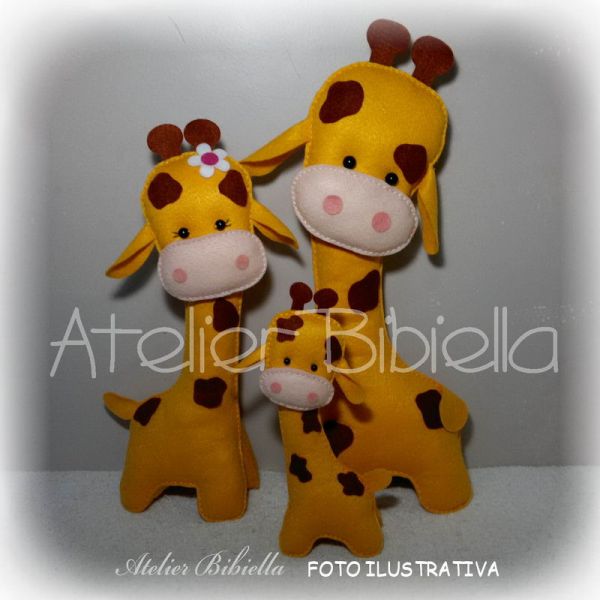 FAMÍLIA DE GIRAFAS CONJUNTO C/ 3 PEÇAS