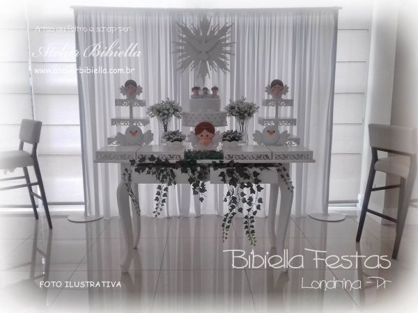 DECORAÇÃO BATIZADO MESA LUIZ XV CORTINA BRANCA MDF BOLO - Aluguel em Londrina