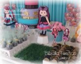 DECORAÇÃO EVER AFTER HIGH MESA 2 CUBO ARABESCO CORTINA QUADRO BANCO BOLO - Aluguel em Londrina