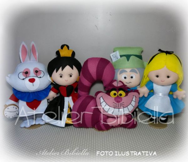 ALICE NO PAÍS DAS MARAVILHAS 30CM - KIT 6 PERSONAGENS C/ RAINHA BRANCA