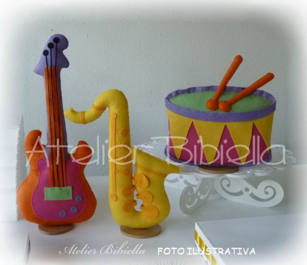 INSTRUMENTOS MUSICAIS KIT COM 3 UNIDADES DE 20 A 40CM