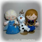 FROZEN ANNA OU ELSA OU OUTRO 20 CM UNIDADE C/ SUPORTE