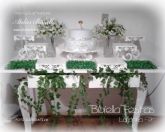 DECORAÇÃO BATIZADO MESA LUIZ XV CORTINA BRANCA MDF BOLO - Aluguel em Londrina