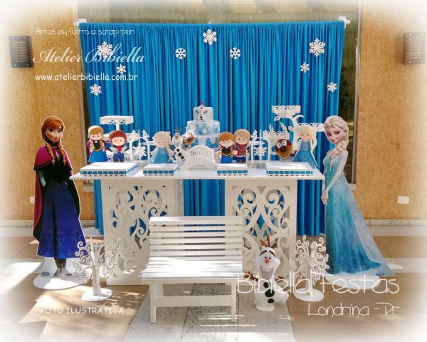 DECORAÇÃO FROZEN MESA 2 CUBO ARABESCO CORTINA MDF BANCO DISPLAY BOLO SEM NOME - Aluguel em Londrina