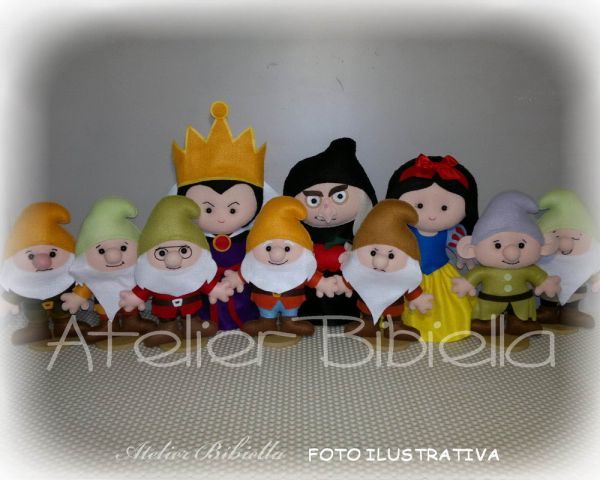 KIT C/ 10 - BRANCA DE NEVE 25CM E 7 ANÕES 20 CM C/ SUPORTES