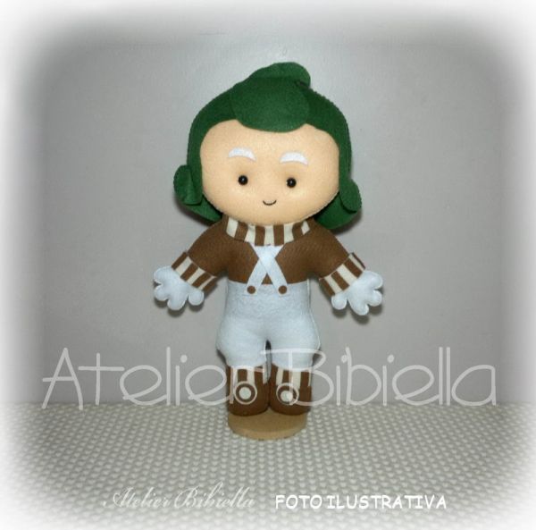 A FANTÁSTICA FÁBRICA DE CHOCOLATE OOMPA LOOMPA 25CM 1 PEÇA