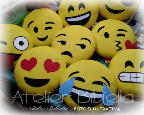 DECORAÇÃO EMOTICONS SEM MESA GRADE CORTINA MDF SEM BOLO COM NOME - Festa em Londrina