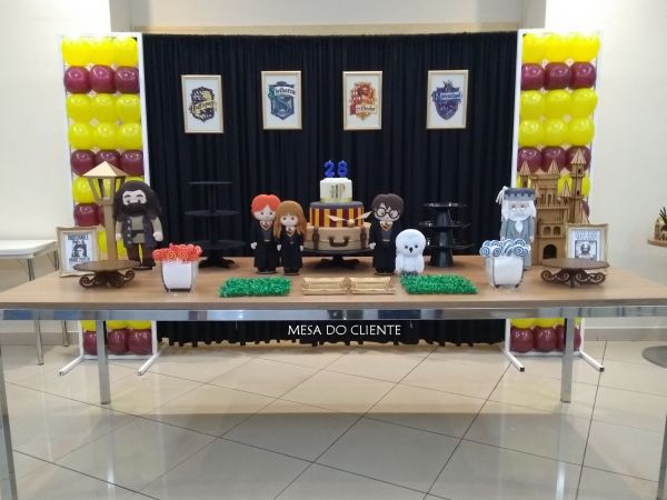 DECORAÇÃO HARRY POTTER SEM MESA GRADE CORTINA MDF BOLO - Aluguel em Londrina