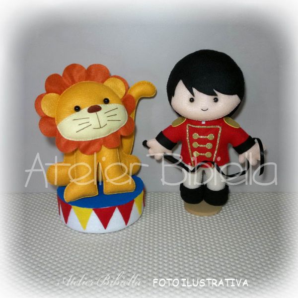 CIRCO DOMADOR 30CM E LEÃO 25CM - KIT 2 PERSONAGENS