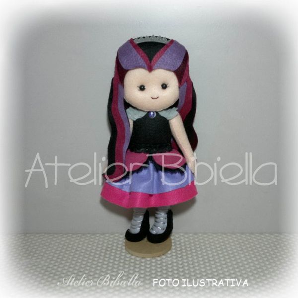 EVER AFTER HIGH 25CM UNIDADE