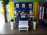 DECORAÇÃO MINIONS MESA CAVALETE GRADE CORTINA MDF BANCO BOLO - Aluguel em Londrina