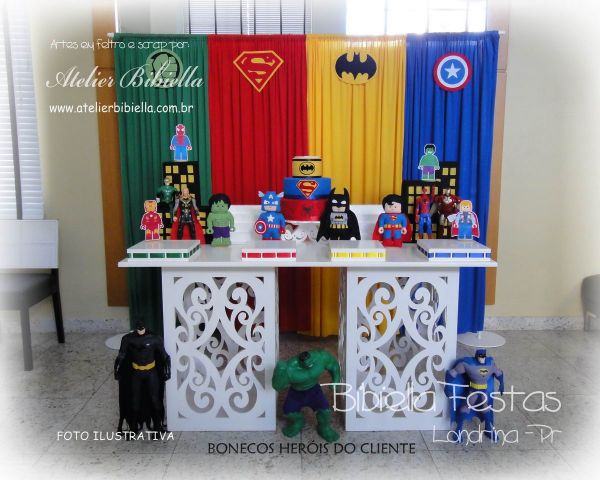 DECORAÇÃO LEGO HERÓIS MESA 2 CUBO ARABESCO CORTINA MDF BOLO - Aluguel Festa em Londrina