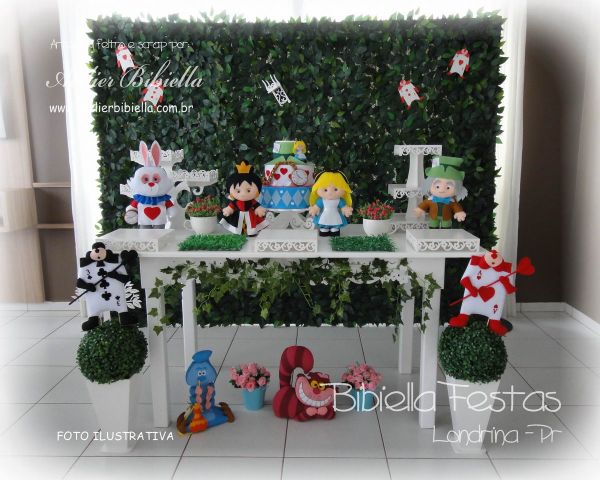 DECORAÇÃO ALICE MESA FLORAL MURO INGLES MDF BOLO - Aluguel Festa em Londrina