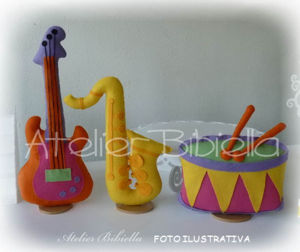 INSTRUMENTOS MUSICAIS KIT COM 3 UNIDADES DE 20 A 40CM