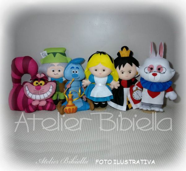 ALICE NO PAÍS DAS MARAVILHAS 25 CM - KIT C/ 6 PERSONAGENS