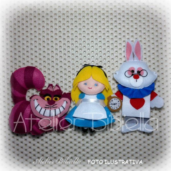 LEMBRANCINHA ALICE NO PAÍS DAS MARAVILHAS - KIT C/ 3 PERSONAGENS 12CM