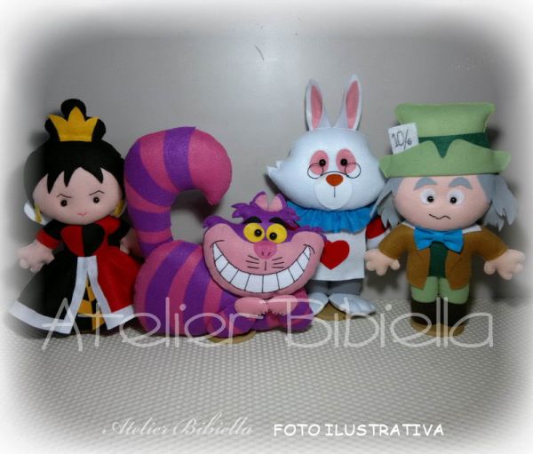 ALICE NO PAÍS DAS MARAVILHAS 25CM - KIT 6 PERSONAGENS C/ RAINHA BRANCA