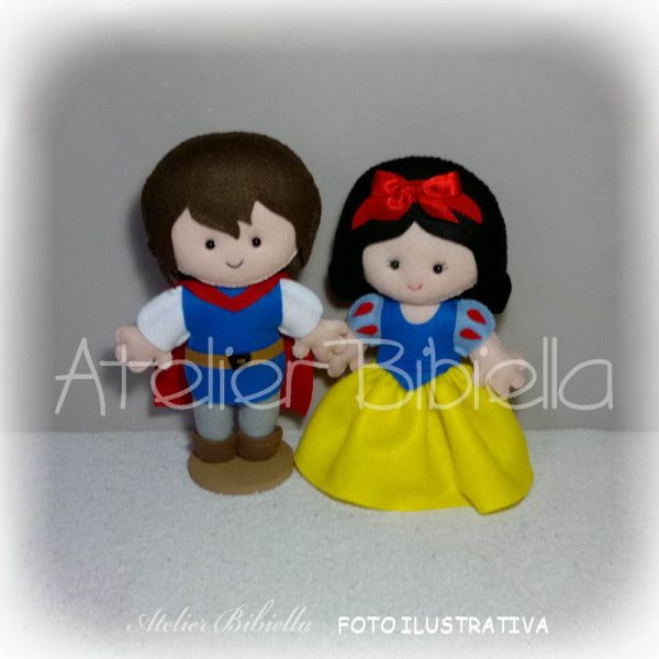 BRANCA DE NEVE PERSONAGEM 20 CM UNIDADE C/ SUPORTE