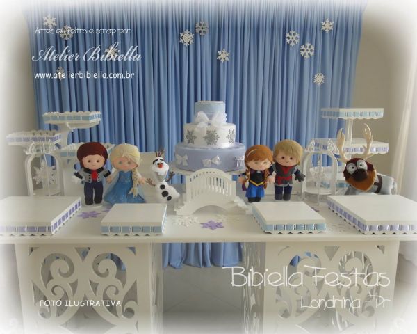 DECORAÇÃO FROZEN MESA 2 CUBO ARABESCO CORTINA MDF BOLO - Aluguel Festa Londrina