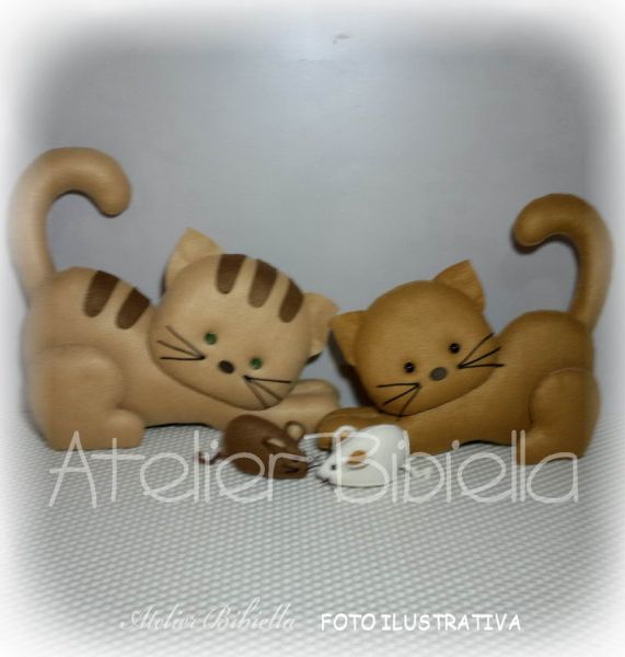 GATINHOS ESPECIAIS 25CM KIT 2 UNIDADES COM 3 RATINHOS 7CM