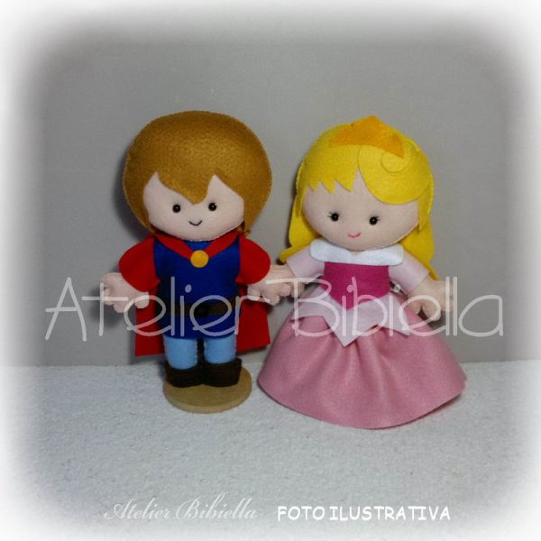 PERSONAGEM 25 CM TEMA BELA ADORMECIDA UNIDADE C/ SUPORTE