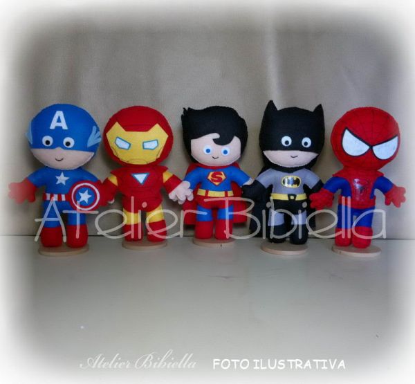 SUPER-HERÓI BONECO 20 CM C/ SUPORTE UNIDADE