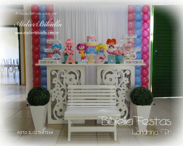 DECORAÇÃO LALALOOPSY MESA 2 CUBO FLORAL GRADE CORTINA BANCO BOLO NOME ALUGADO- Aluguel em Londrina