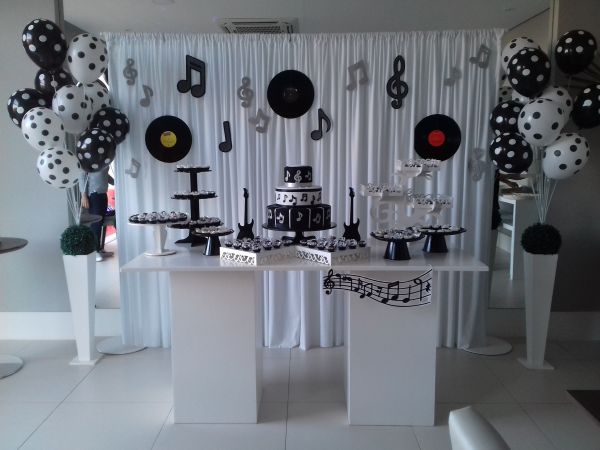 DECORAÇÃO MUSICAL MESA 2 CUBO LISO CORTINA MDF BOLO - Aluguel em Londrina