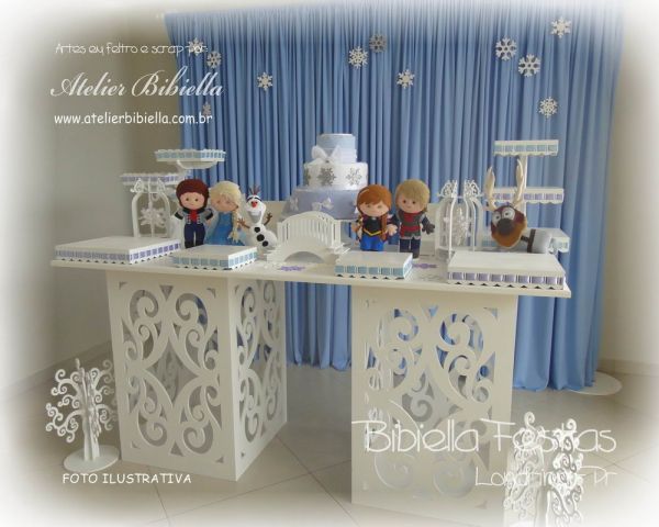 DECORAÇÃO FROZEN MESA 2 CUBO ARABESCO CORTINA MDF BOLO - Aluguel Festa Londrina