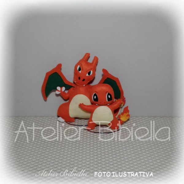 POKÉMON KIT CHARMANDER 10CM E CHARIZARD 15CM