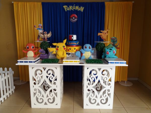 DECORAÇÃO POKÉMON MESA 2 CUBO ARABESCO CORTINA MDF BOLO - Aluguel em Londrina