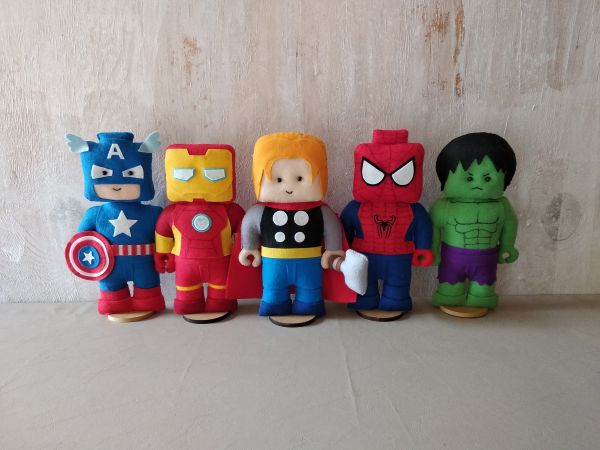 LEGO HERÓIS VINGADORES COM 5 PERSONAGENS 25CM