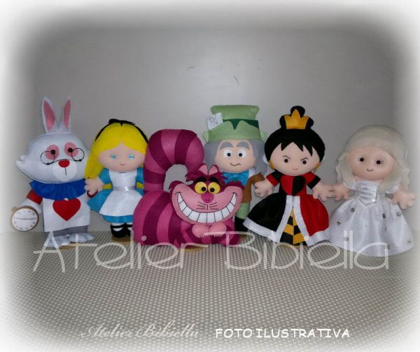 ALICE NO PAÍS DAS MARAVILHAS 25CM - KIT 6 PERSONAGENS C/ RAINHA BRANCA