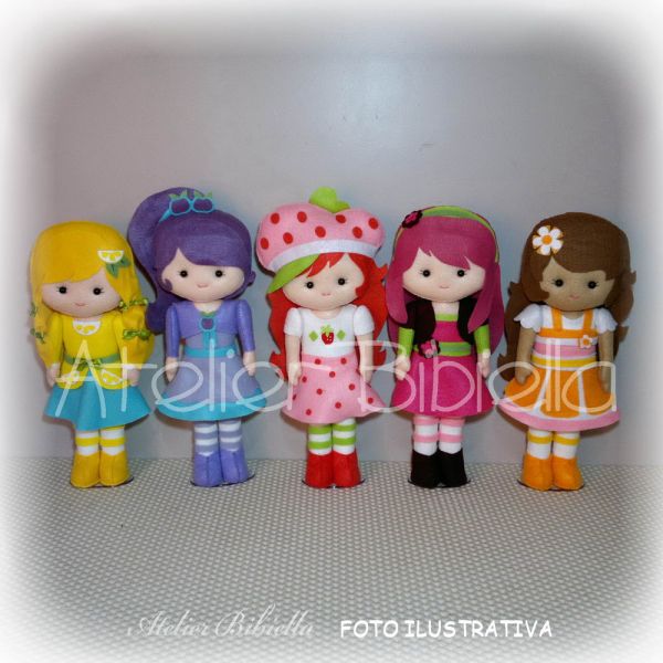 MORANGUINHO KIT COM 5 PERSONAGENS 30CM